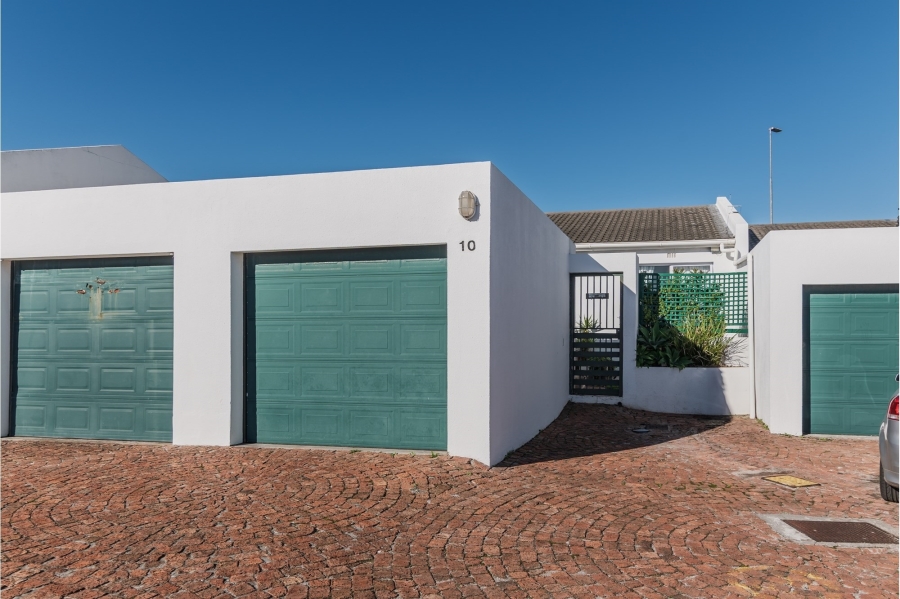 2 Bedroom Property for Sale in Faerie Knowe Western Cape